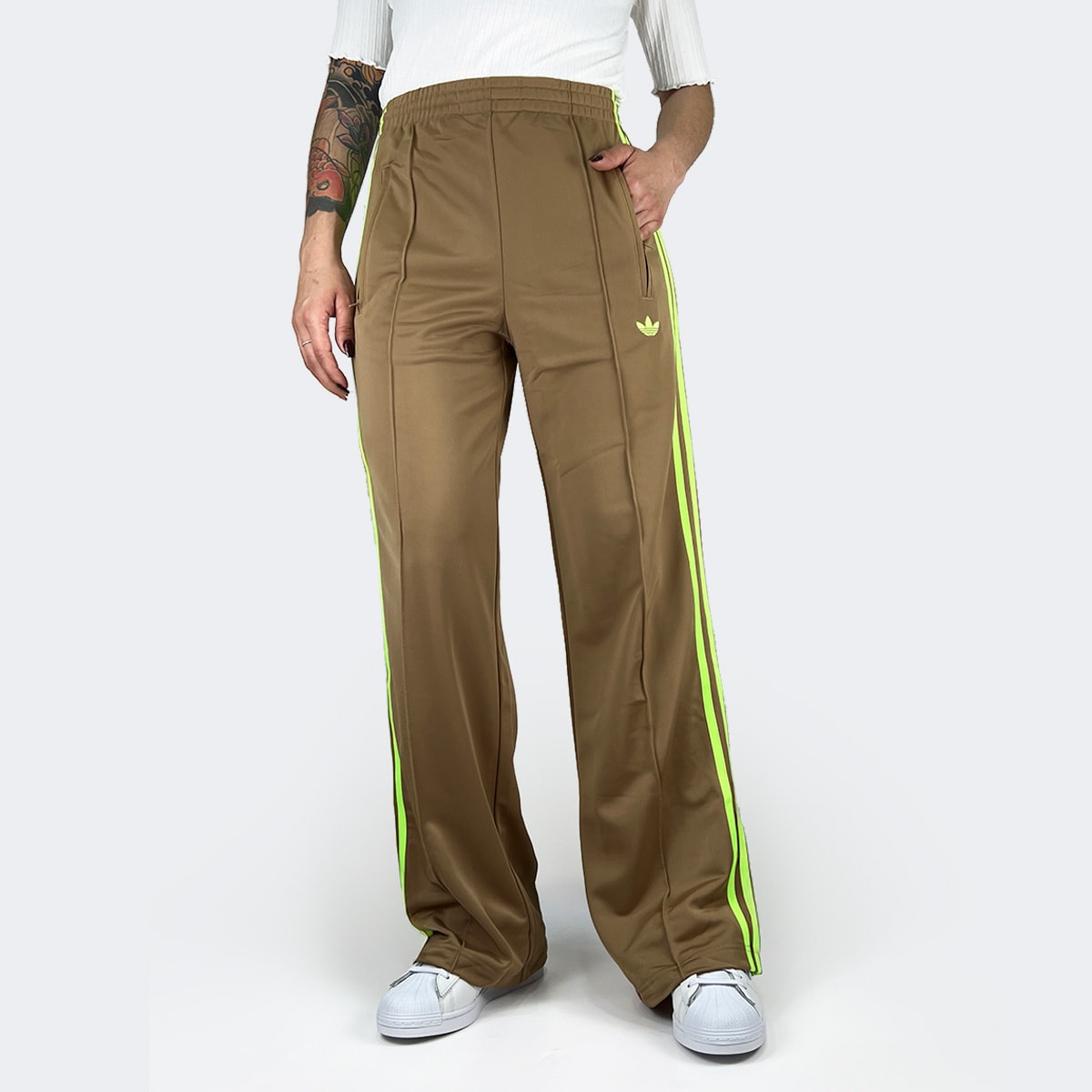 Calça Adidas Adicolor Classic Firebird Cardboard Signal Green