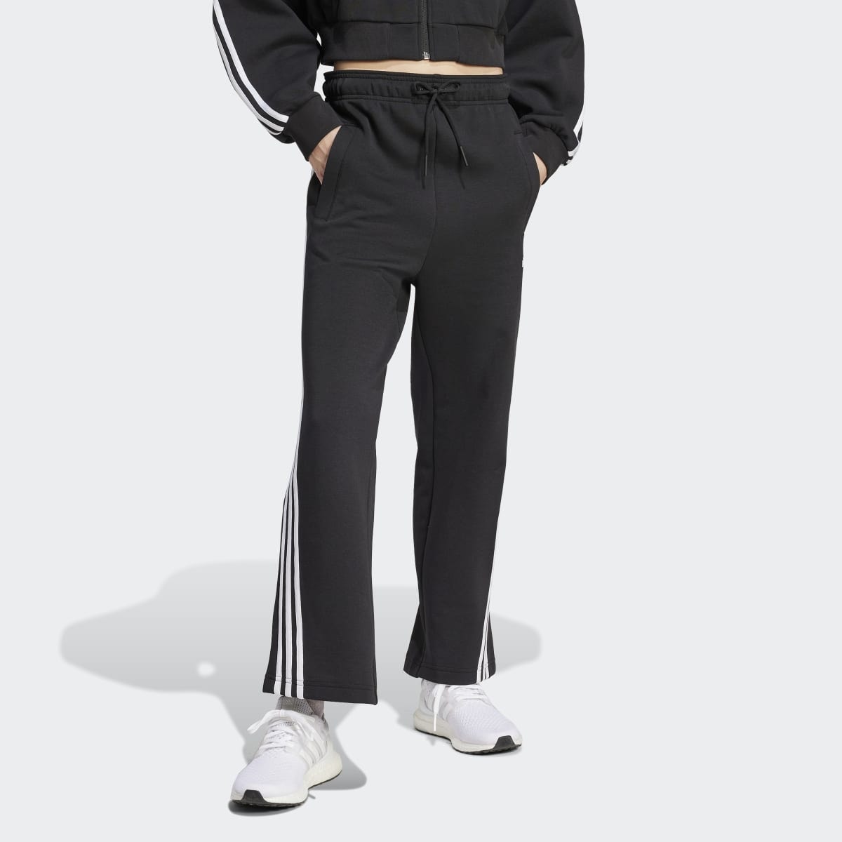 CALÇA ADIDAS FUTURE ICONS TRÊS LISTRAS PRETO BRANCO IN9474