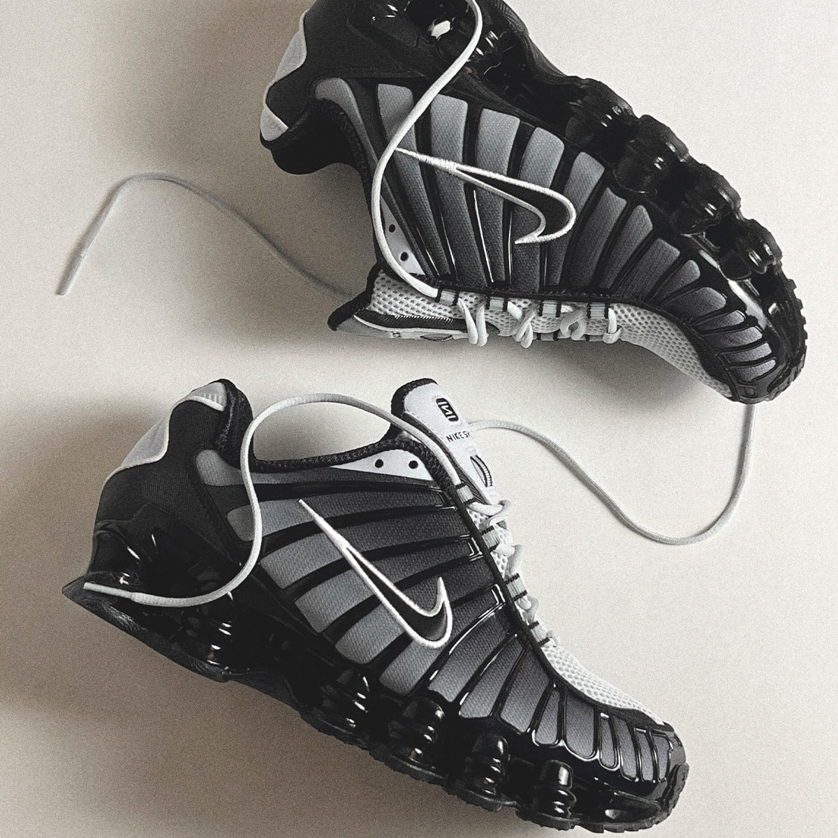 Nike Shox TL Black Pure Platinum Av3595-017 | Espaço.con SNEAKERS