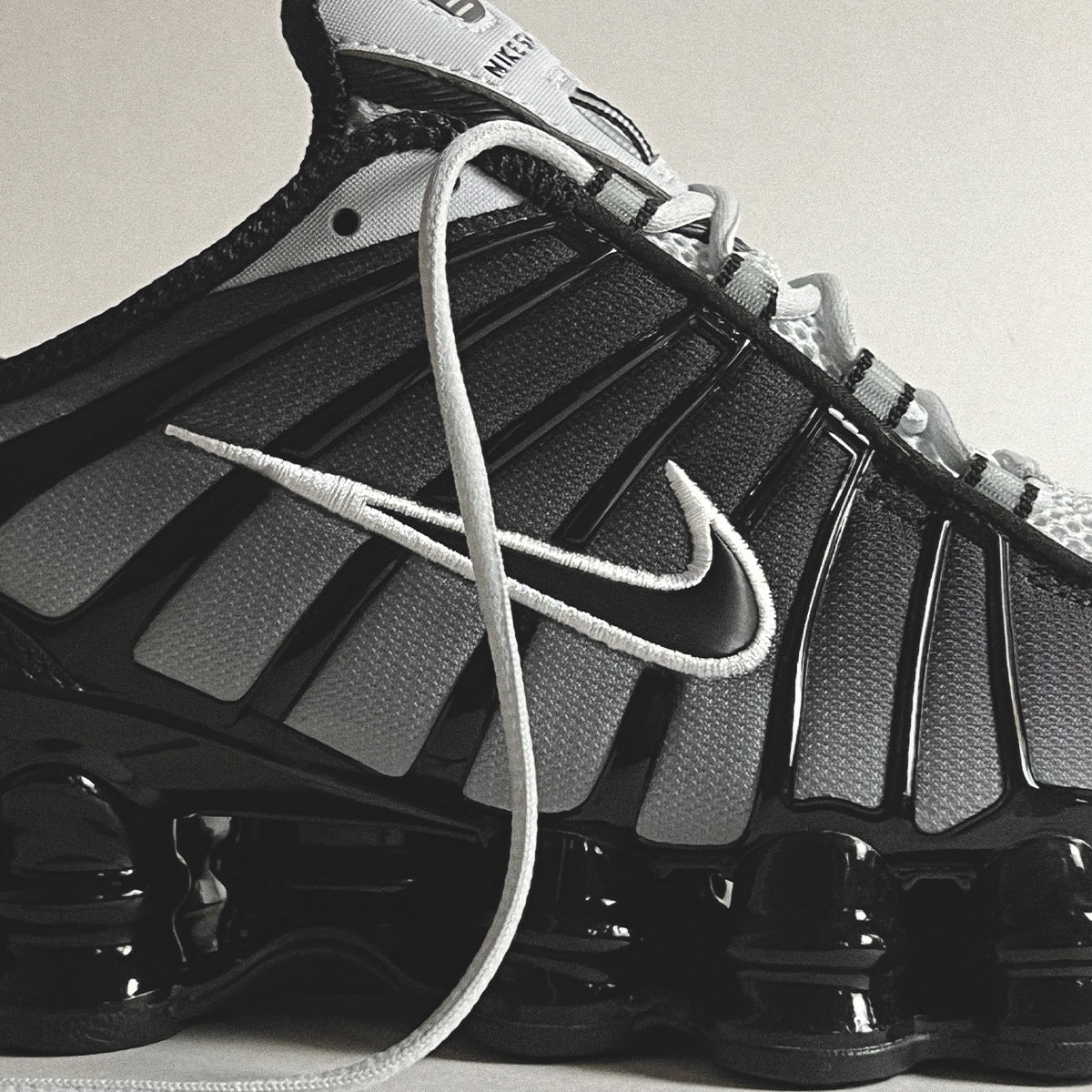 Nike Shox TL Black Pure Platinum Av3595-017 | Espaço.con SNEAKERS