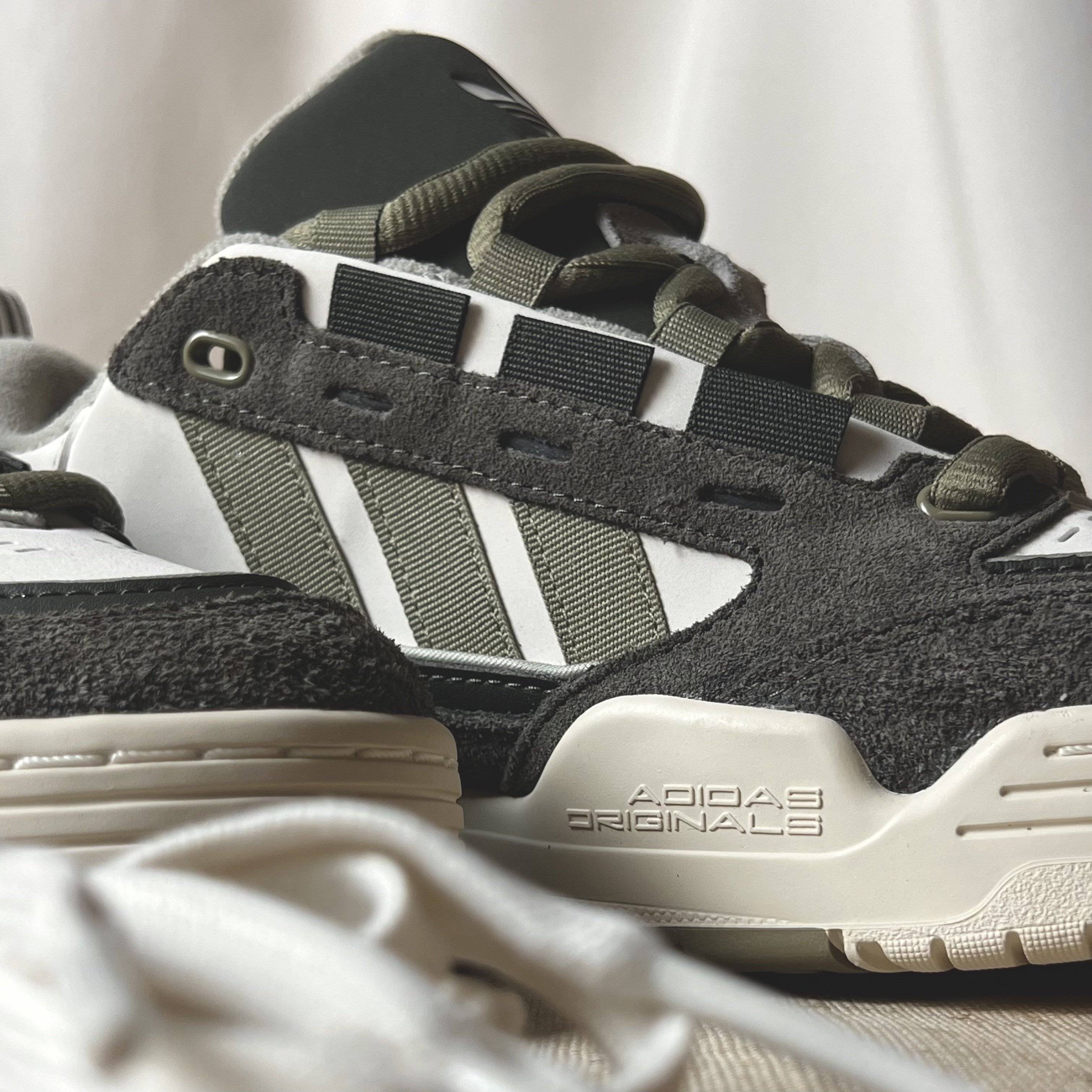 Tênis Adidas Adi2000 Verde Oliva Hq2619 | Espaço.con SNEAKERS & Co.