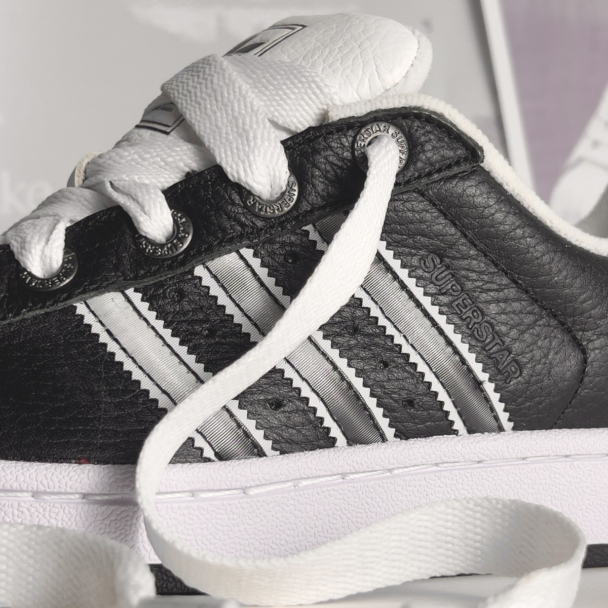 Tnis Adidas Superstar II Preto Branco Jq3209 | Espao.con SNEAKERS & Co. Tnis Adidas Superstar II Preto Branco Jq3209 | Espao.con SNEAKERS & Co.