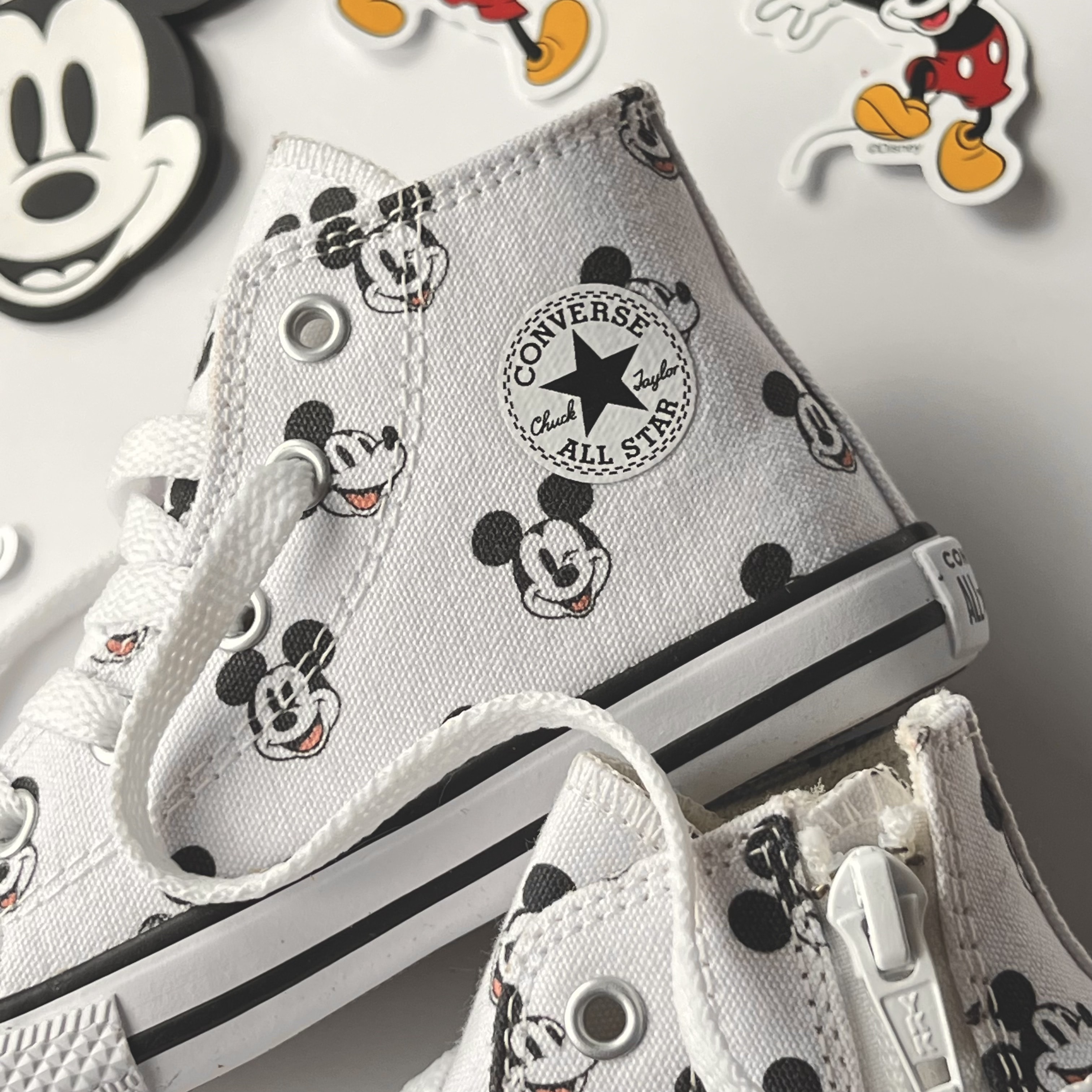 Tênis Converse Chuck Taylor All Star Disney Mickey e Minnie Branco