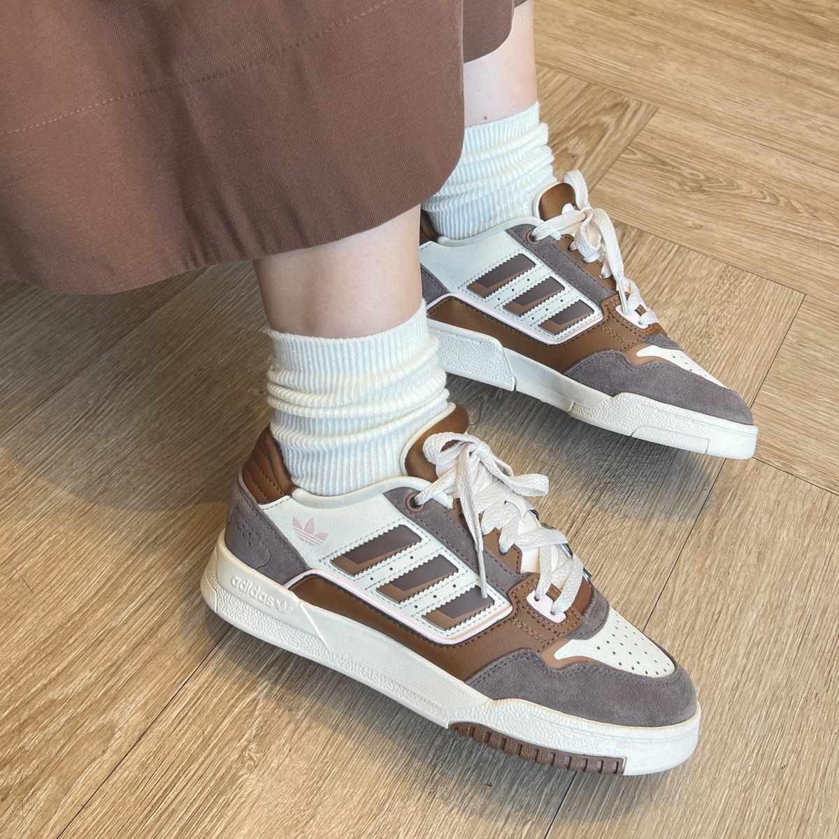 Tênis Drop Step Low 2.0 Off White Marrom Ji3325 | Espaço.con