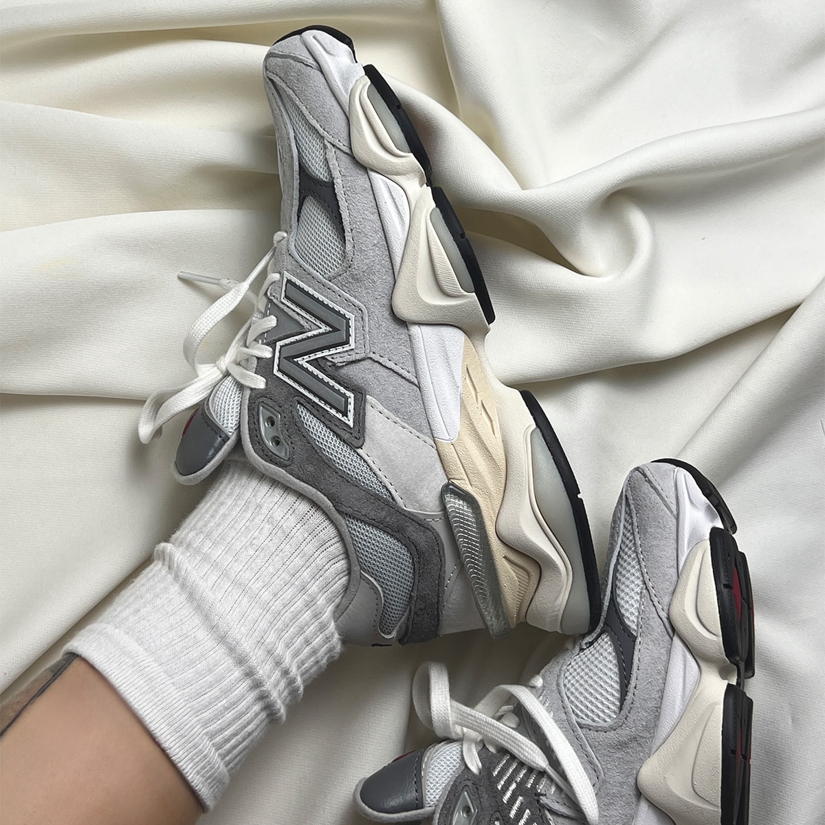 Tênis New Balance 9060 Cinza Branco U9060gry | Espaço.con SNEAKERS