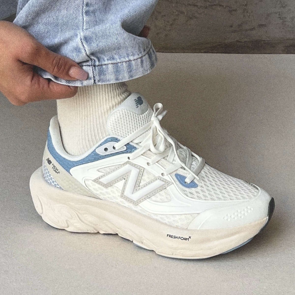 Tênis New Balance Fresh Foam Trainer Bege Azul Utrneb | Espaço.con