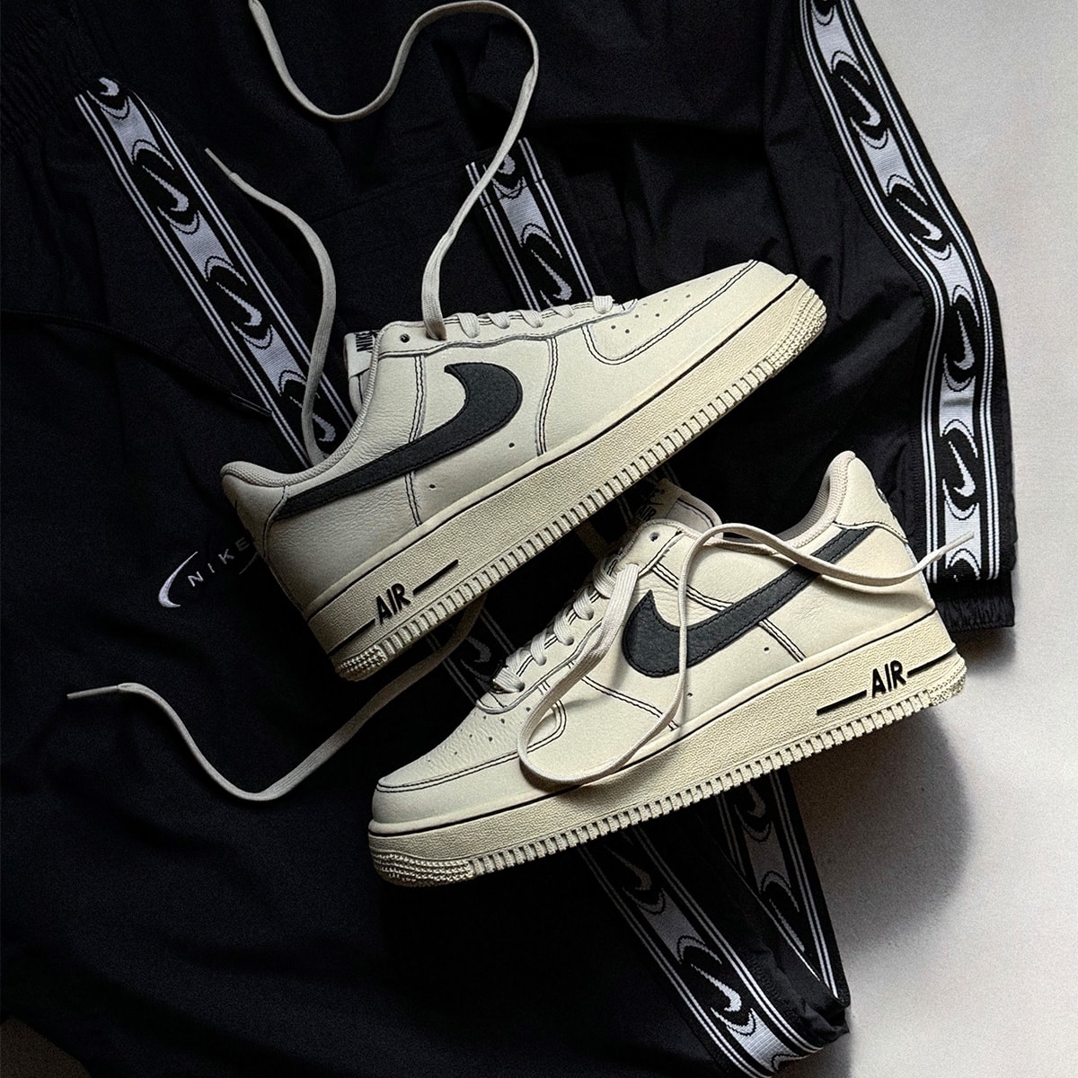 NIKE Air FORCE 1 07 ソールプロテクター付き Tênis Nike Air Force 1 '07 Lv8 Bege Preto Hq2037-200 | Espaço.con
