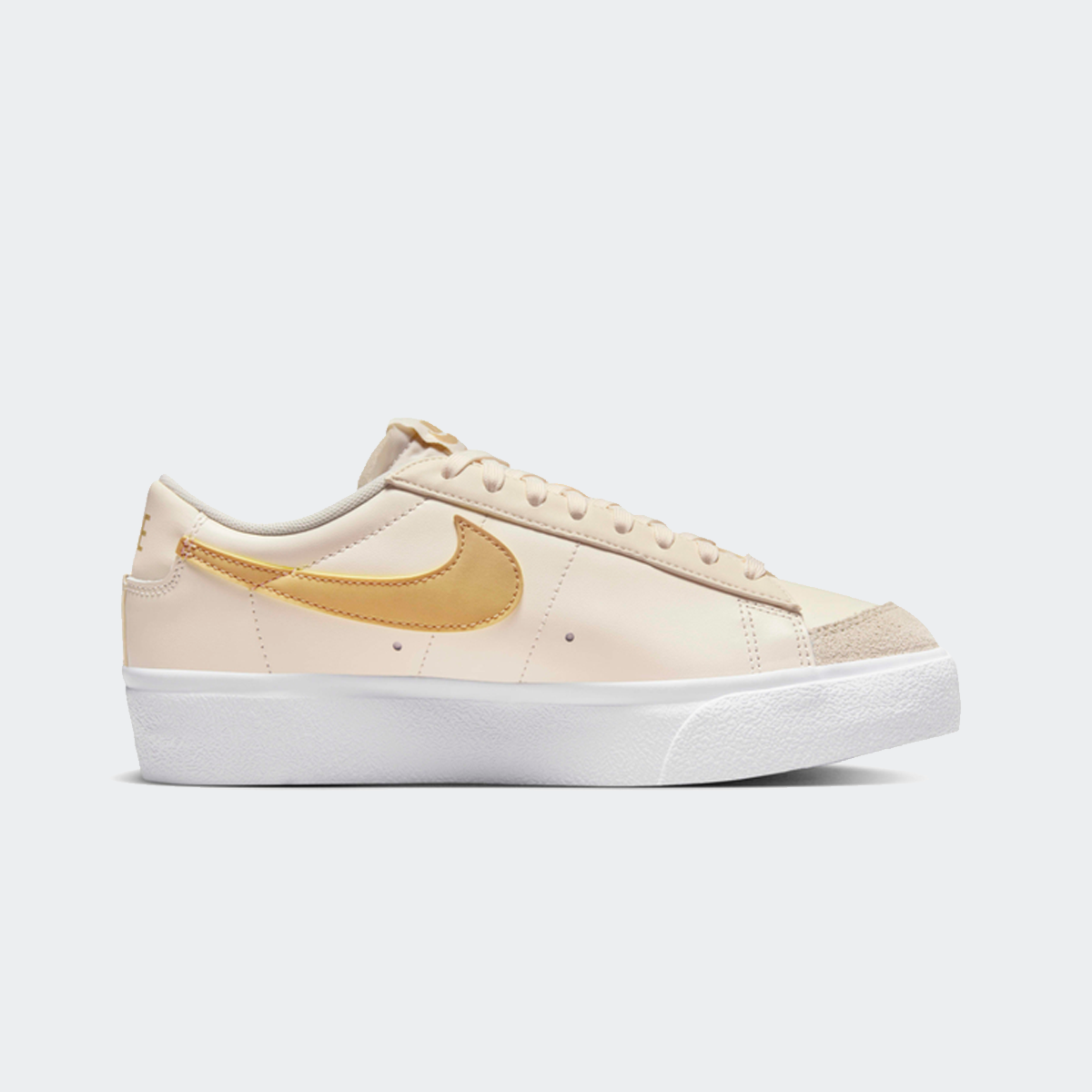 Tênis Nike Blazer Low Platform Pale Ivory White Saturn Gold Dj0292