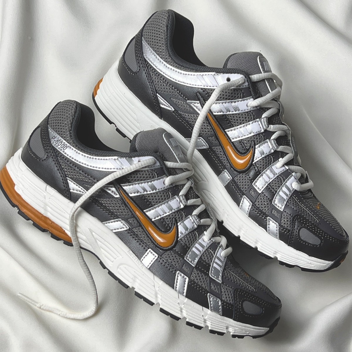 Tênis Nike P-6000 White Metallic Silver Grey Cd6404-204 | Espaço