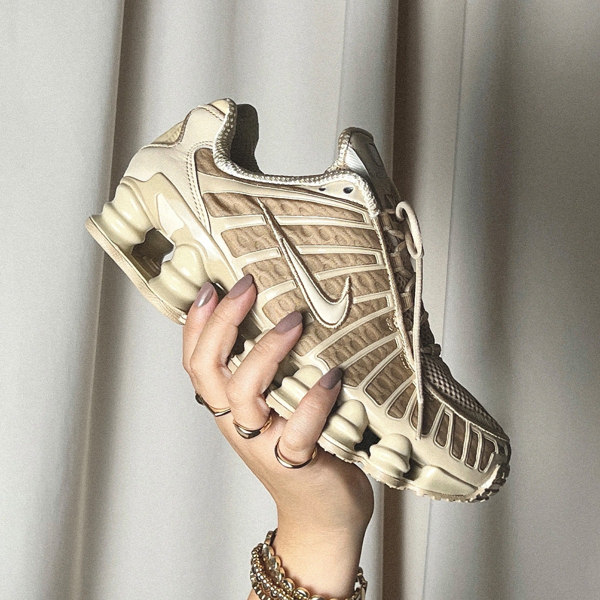 Tênis Nike Shox TL Bege Ar3566-203 | Espaço.con SNEAKERS & Co.