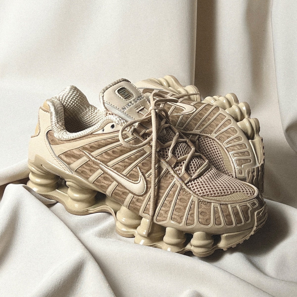 Tênis Nike Shox TL Bege Ar3566-203 | Espaço.con SNEAKERS & Co.