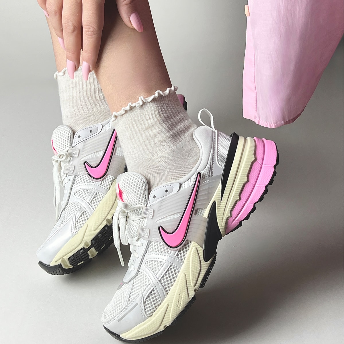 Tênis Nike V2k Run Cinza Rosa Fd0736-114 | Espaço.con SNEAKERS & Co.