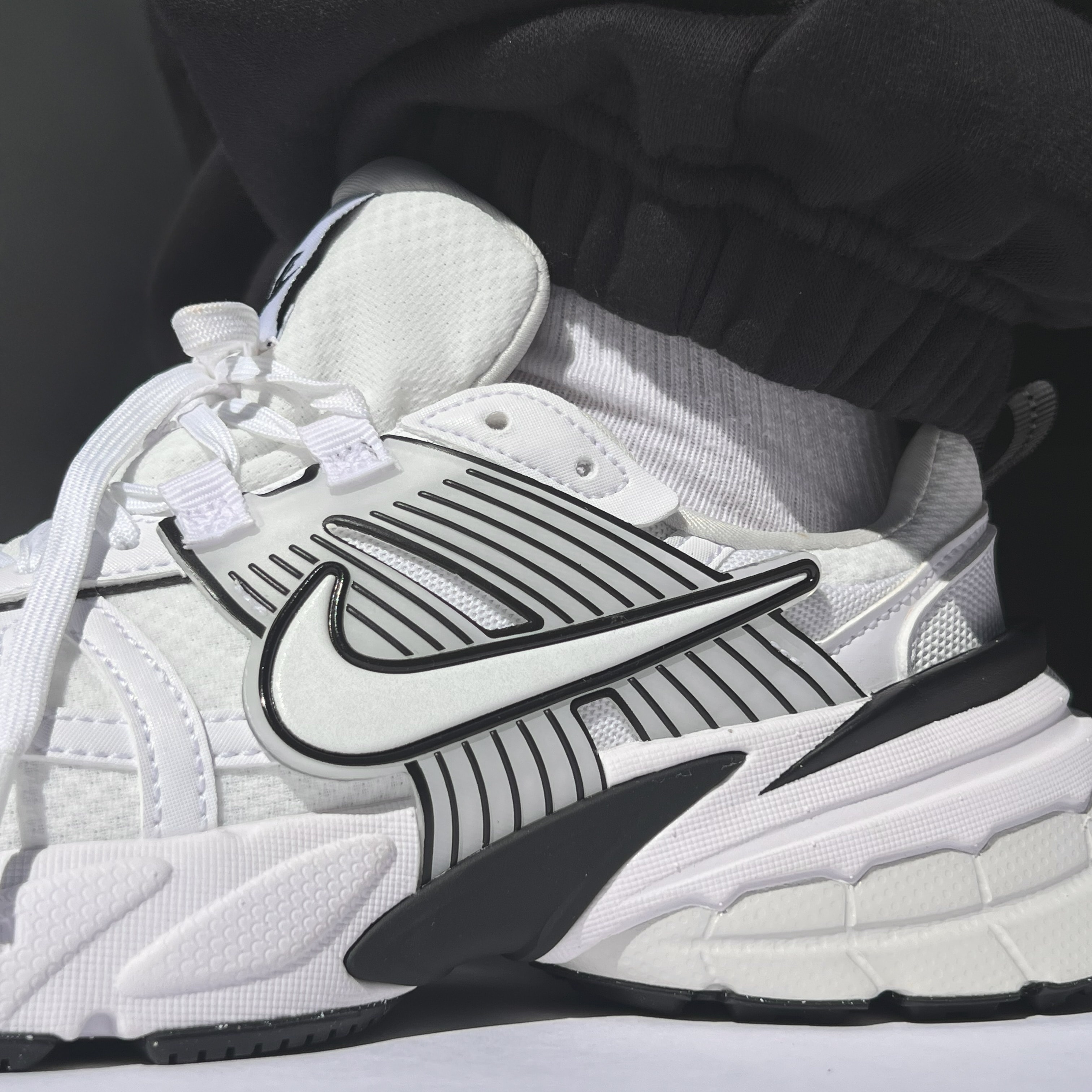 Tênis Nike V2k Run White Platinum Hf5342-100 | Espaço.con SNEAKERS