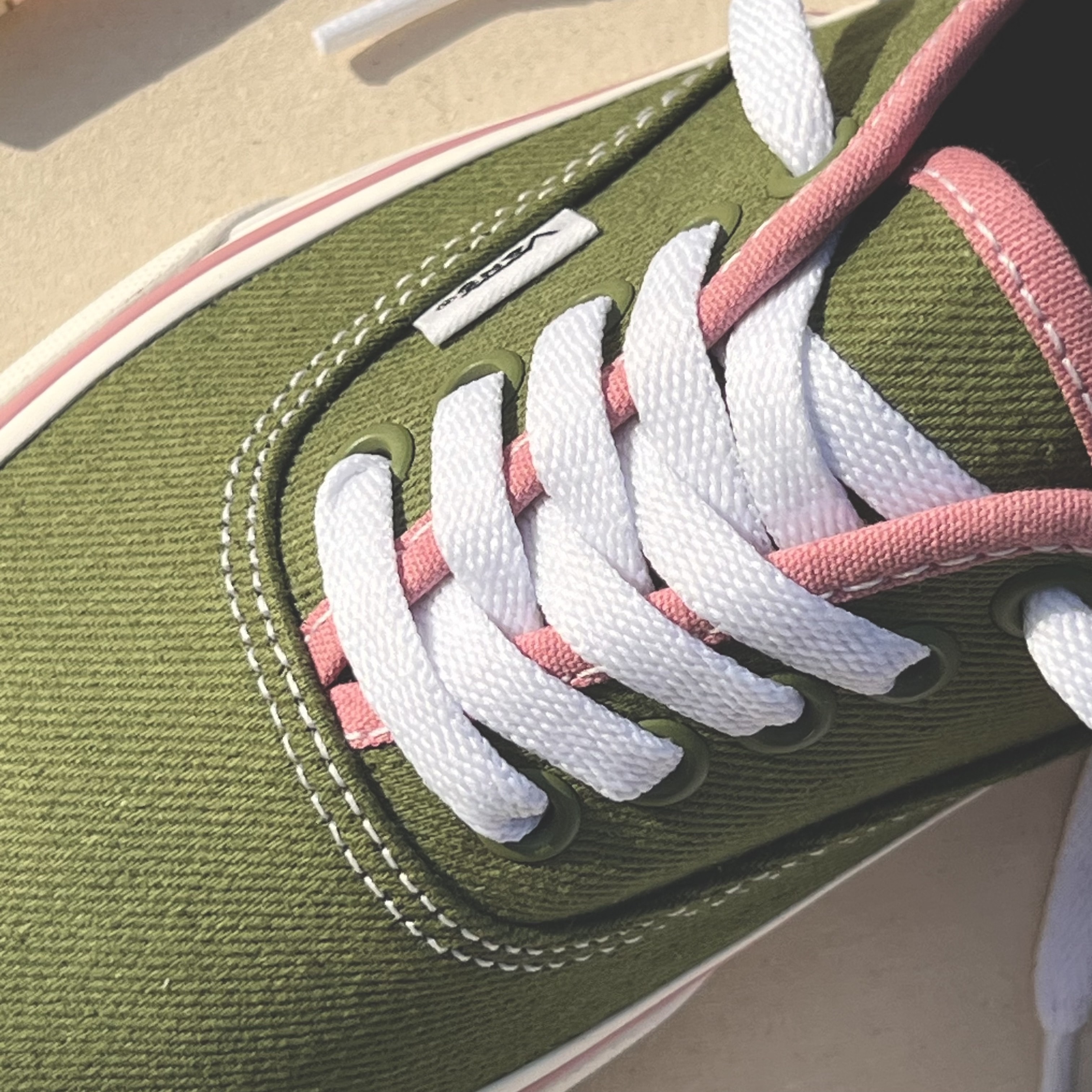 TÊNIS VANS AUTHENTIC BINDING GREEN PINK VN0A2Z3ZBOC | Espaço